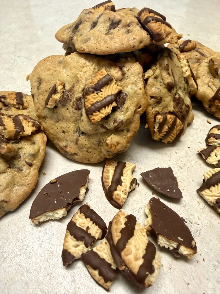 Picture of Fudge striped chocolate chip cookies