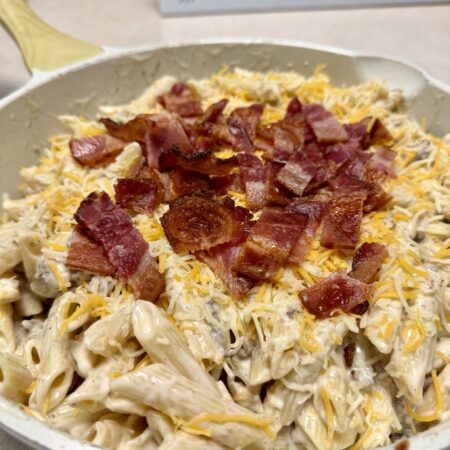 bacon cheeseburger alfredo pasta